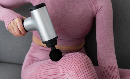 девушка и современные медицинские приборы