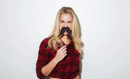 фото девушки с гирсутизмом