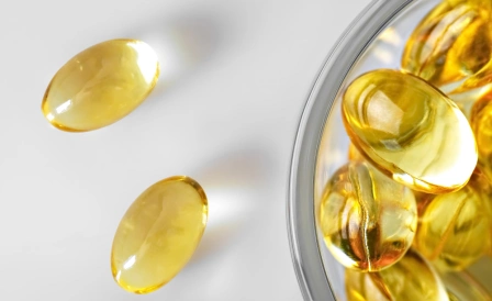 фото жира в капсулах лежащих на столе