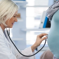 беременная женщина на приеме у врача